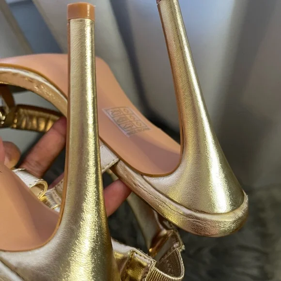 Gold heels - Picture 3 of 4